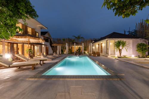 a swimming pool in the middle of a house at TANPURI Watket - 8-Bedrooms Villa with Private Pool in the Old Town City - PRIME LOCATION in Chiang Mai