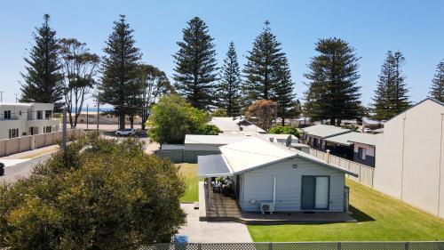 an aerial view of a house in a suburb at Clearwater Motel Apartments in Esperance