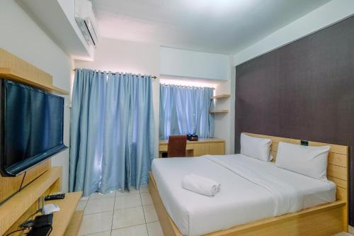 Ένα ή περισσότερα κρεβάτια σε δωμάτιο στο Comfy and Modern Margonda Residence 5 Studio Apartment By Travelio