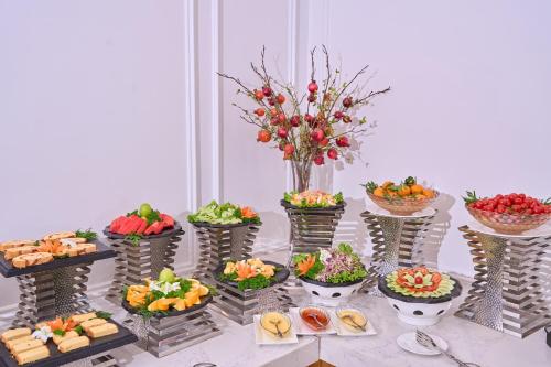 Makanan di atau berdekatan hotel