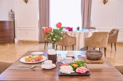 Makanan di atau berdekatan hotel