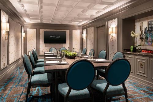 Courtyard by Marriott San Francisco Downtown/Van Ness Ave Image