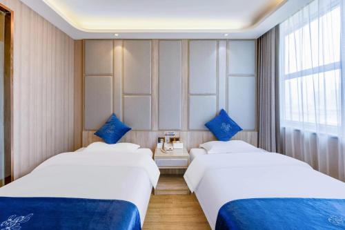 Postel nebo postele na pokoji v ubytování Lida Hotel