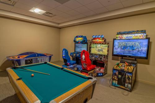 a room with a pool table and arcade games at Courtyard by Marriott Pigeon Forge in Pigeon Forge