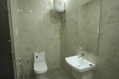 Ванная комната в Lalit Villa Luxury Apartments