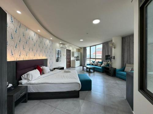 Postel nebo postele na pokoji v ubytování Le Six Hotel And Resort