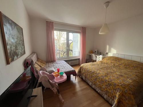 Ένα ή περισσότερα κρεβάτια σε δωμάτιο στο Full Flat in City Centre with Balcony