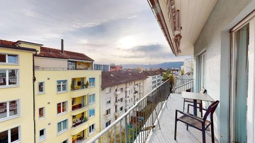 Executive 2 BR flat near to the lake - D10
