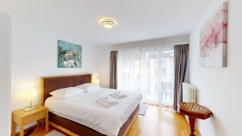 Executive 2 BR flat near to the lake - D10