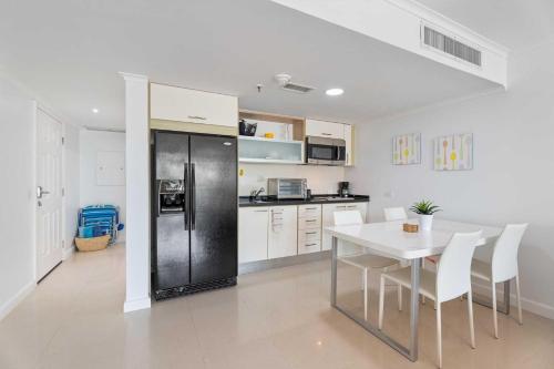 Η κουζίνα ή μικρή κουζίνα στο Beachfront - Beach Garden Studio - E124-1