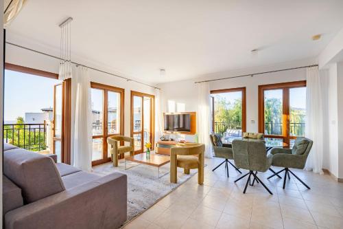 Χώρος καθιστικού στο Aphrodite Premium Apartments II
