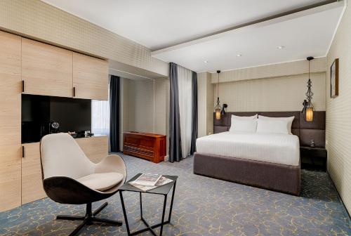 Postel nebo postele na pokoji v ubytování Crystal Palace Hotel