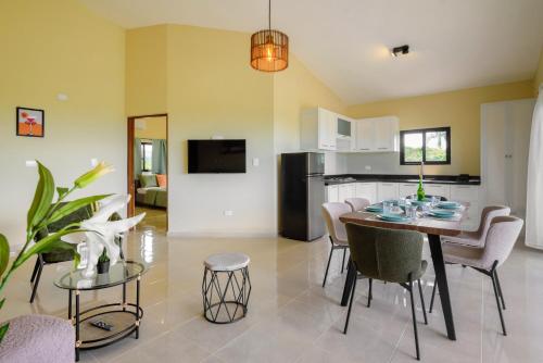 a kitchen and dining room with a table and chairs at Casa Vista Mar in Río San Juan
