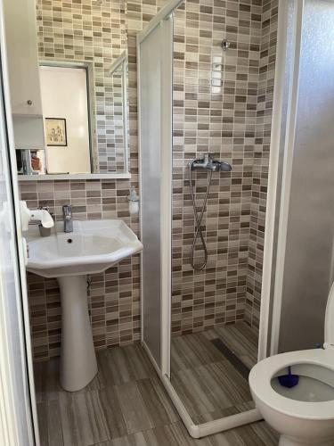 Bilik mandi di Apartments Lovcen