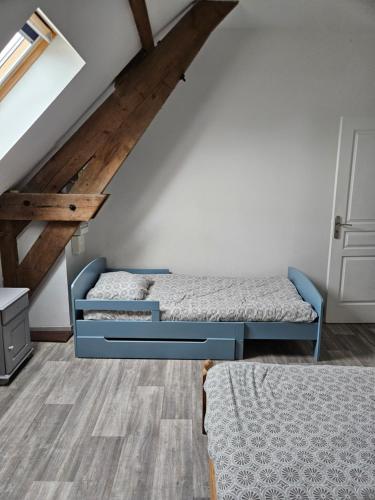 two beds in a room with a attic at Gite esprit loft in Fromelles