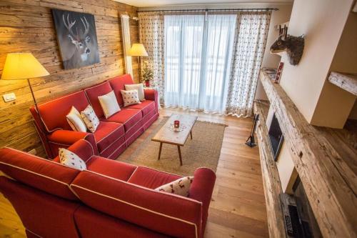 A seating area at Appartement Letizia mit Sauna by MoniCare