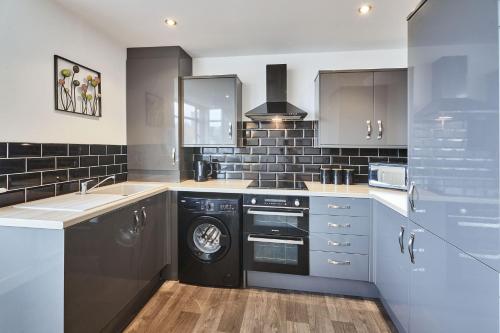 a kitchen with a washer and dryer in it at Jackson Court Apartment 2 in Marske-by-the-Sea