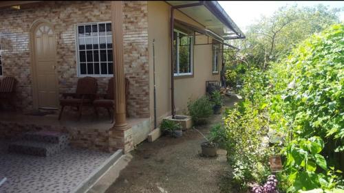 Jardí fora de Knus appartement Paramaribo