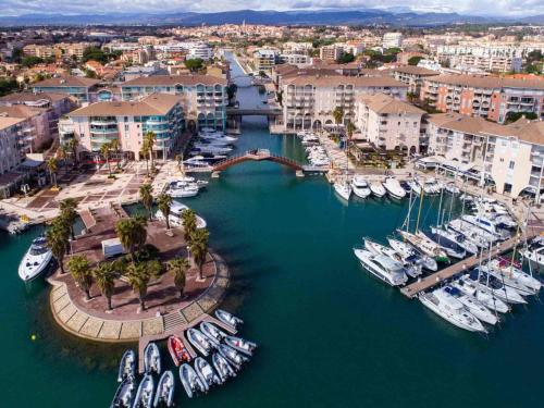 Fréjus, 200 m des plages appart f1 avec piscine