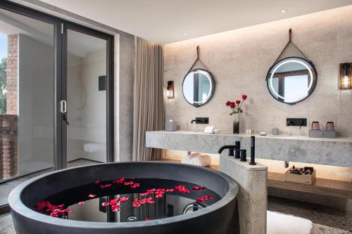 Φωτογραφία από το άλμπουμ του DongFengYun Hotel Mi'Le - MGallery Collection σε Mile