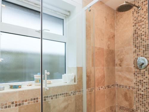 Koupelna v ubytování Old Harry Cottage 16