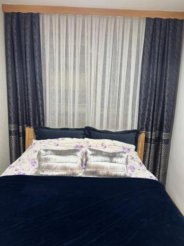 En eller flere senge i et værelse på Apartman BB