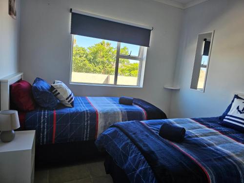 a bedroom with two beds and a window at Bly Nog Biki in Velddrif