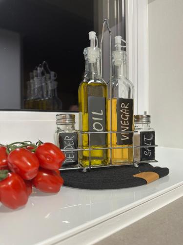 a shelf with bottles and tomatoes on a window sill at WPA Apartments-City Room in Straubing