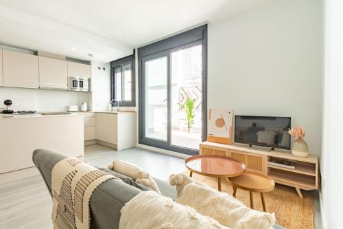 Wonderful apartment with terrace 1Bd1Bth- Center