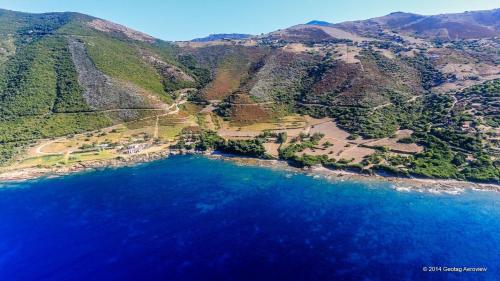 an aerial view of a beach and the ocean at Résidence Punta paliagi in Calcatoggio