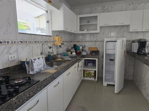 Kuchyň nebo kuchyňský kout v ubytování Villa do Rainer