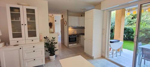 Garden studio 150 m from the beach