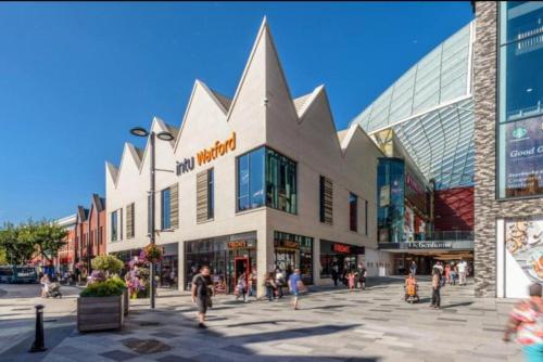 Majutusasutuse Charming 3-Bedroom Watford Flat, Sleeps 8 - Market St külastajad