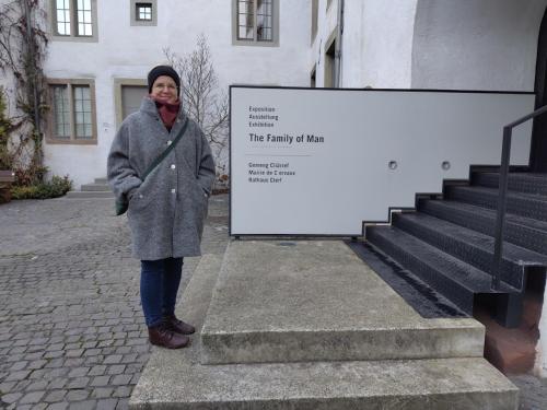 a woman is standing in front of a sign at Hinkelshof - als Ferienwohnung - Selbstversorgerküche & Aufenthaltsräume - Südeifel, Mullerthal, Vianden in Körperich