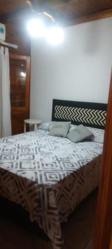 Giường trong phòng chung tại Deptos Los Troncos