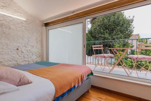Bright & Central Loft by LovelyStay