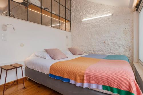 Bright & Central Loft by LovelyStay