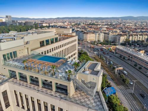 an overhead view of a building with a swimming pool at HANS-Y Apartments inklusive Outdoorpool & Bar in Vienna