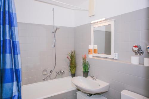 Koupelna v ubytování 1-Zimmer-Wohnung 63