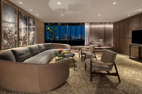 Signature Suite