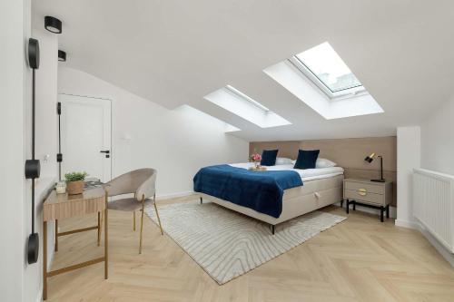 Posteľ alebo postele v izbe v ubytovaní Stylish Apartment in the Heart of Kazimierz in Kraków by Noclegi Renters