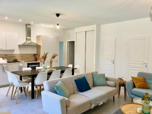 Maison rénovée 12 pers 15mn de Lyon,35mn Eurexpo