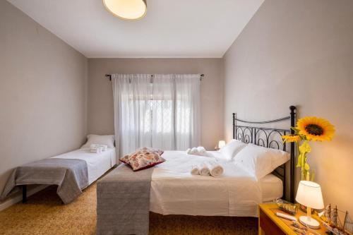 Postel nebo postele na pokoji v ubytování The Eleonora Luxury Villa