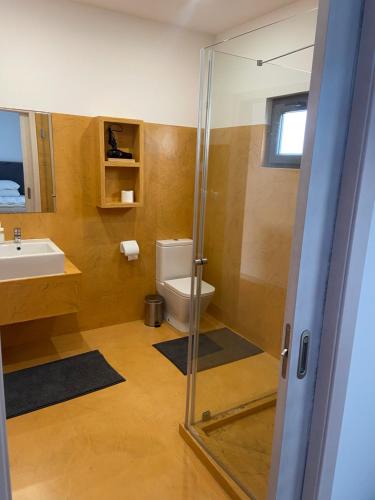 a bathroom with a toilet and a sink at Beach Bungalows - Casal dos Patos - Vila Norte in Lourinhã