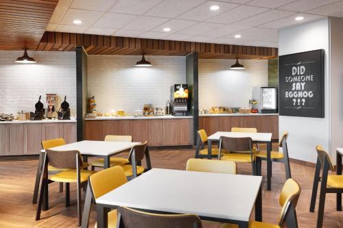 Restaurace v ubytování Fairfield by Marriott Inn & Suites Laurel