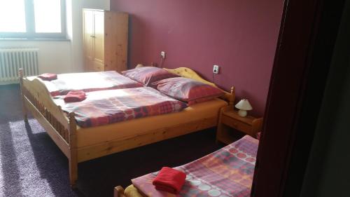 Postel nebo postele na pokoji v ubytování hotel KORUNA