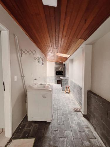 a bathroom with a toilet in the middle of a room at Casa 50m do mar in Matinhos