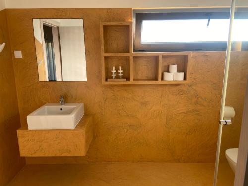 a bathroom with a sink and a mirror at Beach Bungalows - Casal dos Patos - Villa Sul in Lourinhã