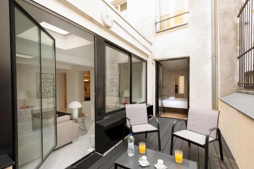 Modern 3 Bedrooms 3 Baths Full Center of Paris