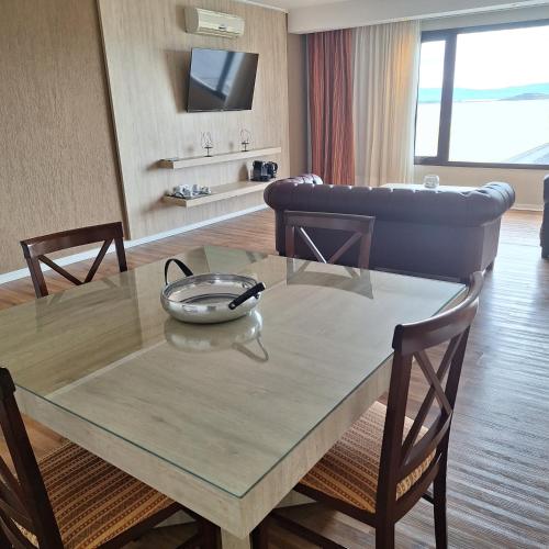 Μια τηλεόραση ή/και κέντρο ψυχαγωγίας στο Xelena Hotel & Suites